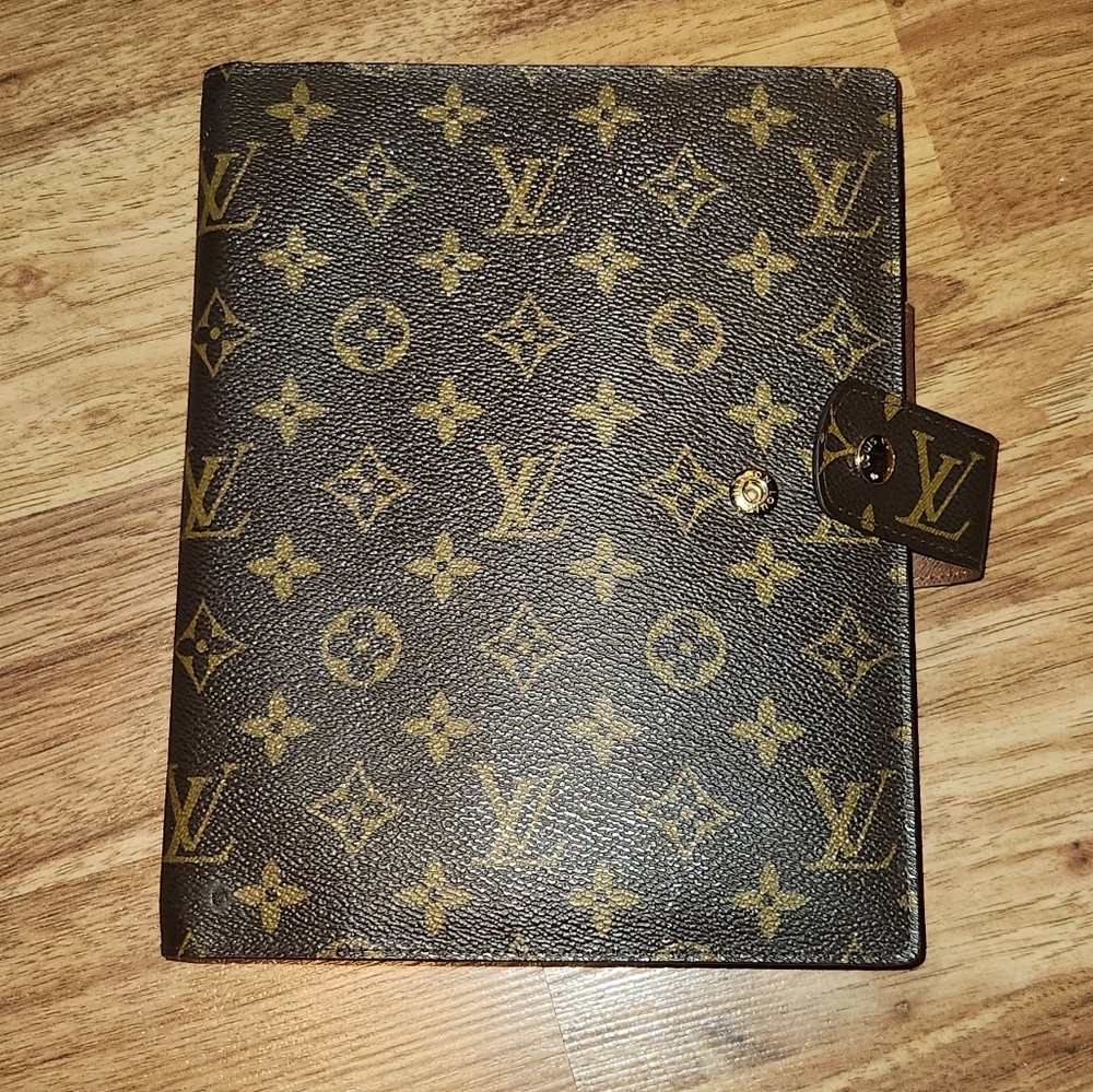 Louis Vuitton GM Monogram Ring Agenda - Picture 2 of 16